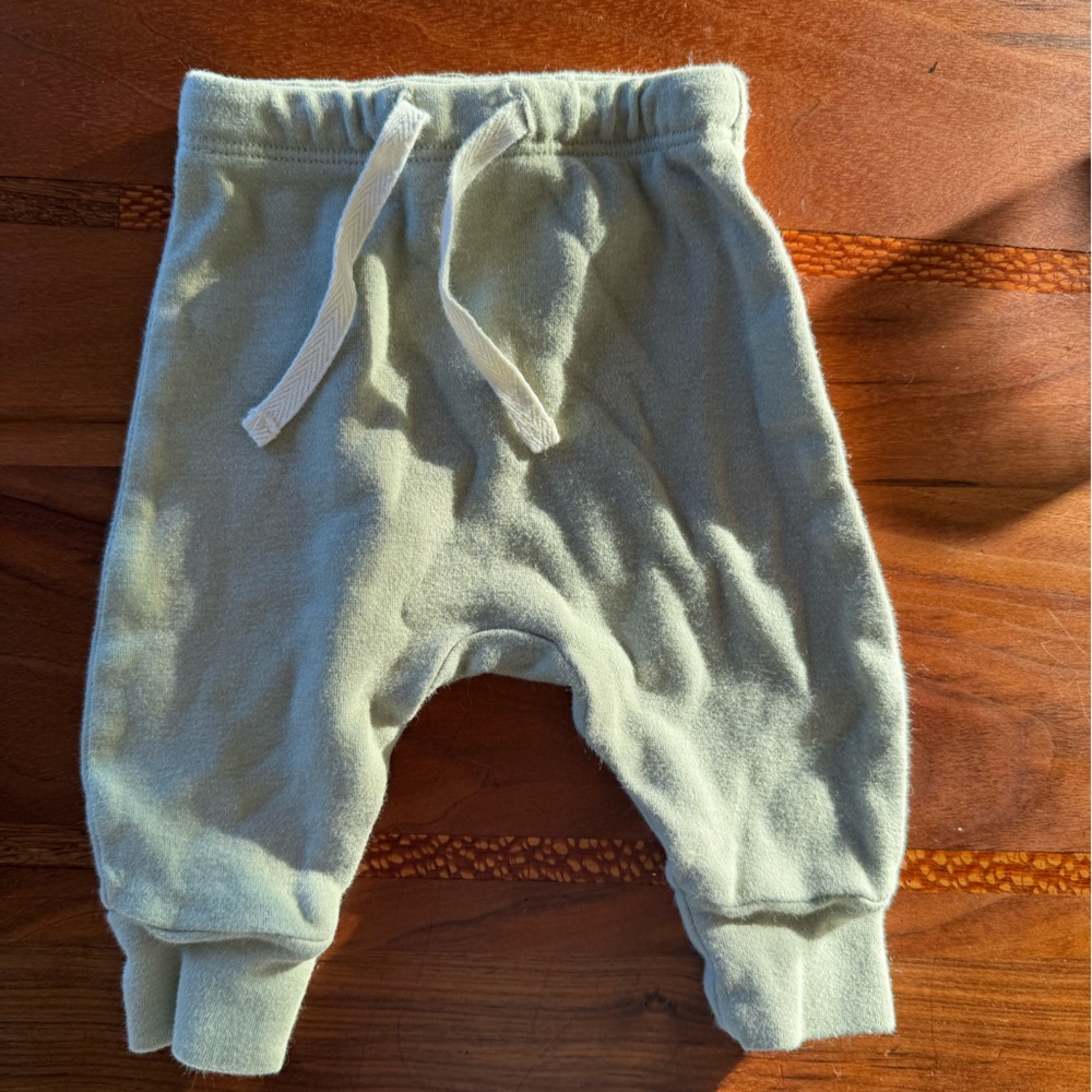 Quincy Mae green pants 0-3